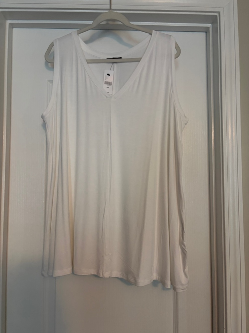 Women's White V-Neck Sleeveless Swing Tank